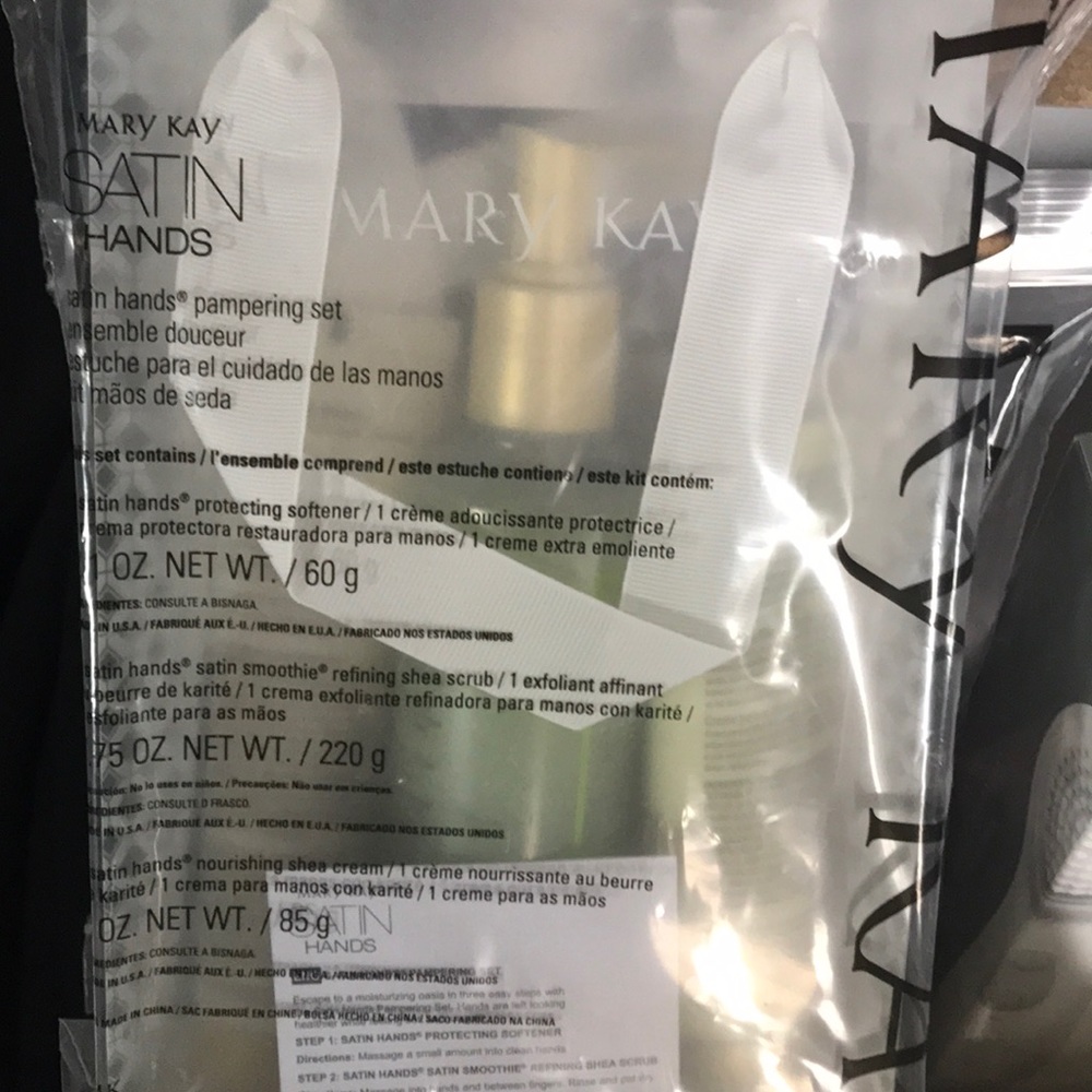 Satin hands set